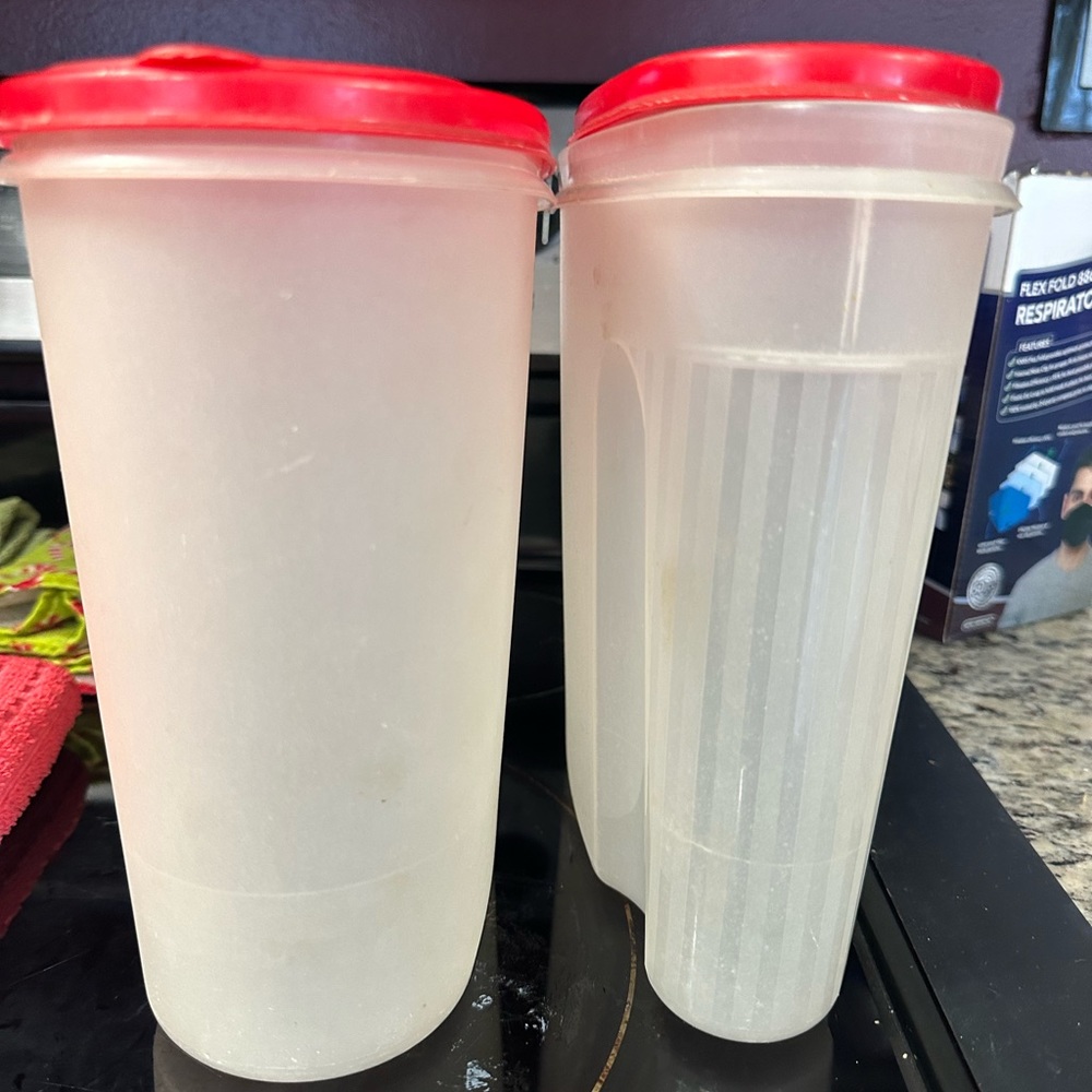 2 kitchen containers 18 cups
